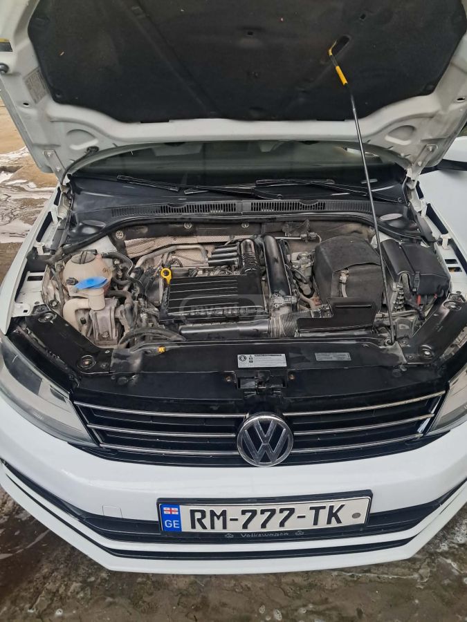 Volkswagen Jetta 2016 — photo 2