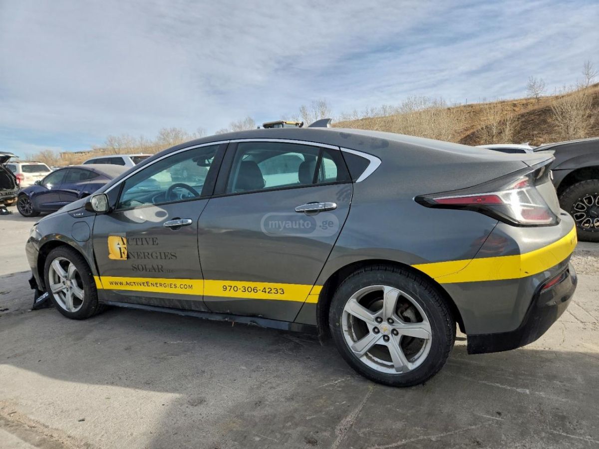 Chevrolet Volt 2017 — photo 2
