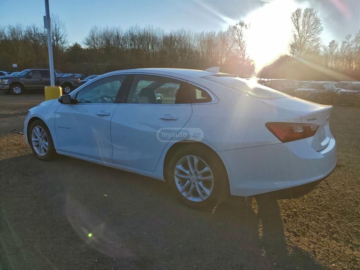 Chevrolet Malibu 2017 — photo 2