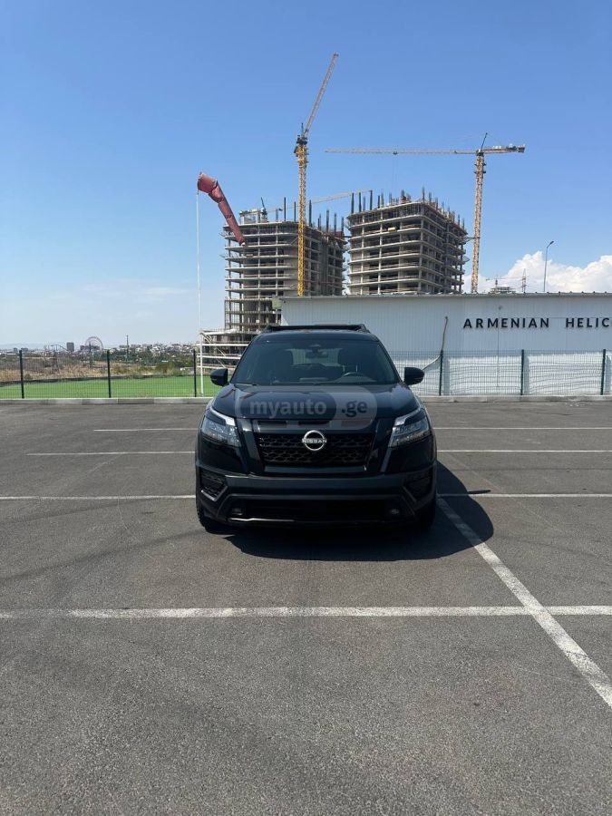 Nissan Pathfinder 2023 — photo 2