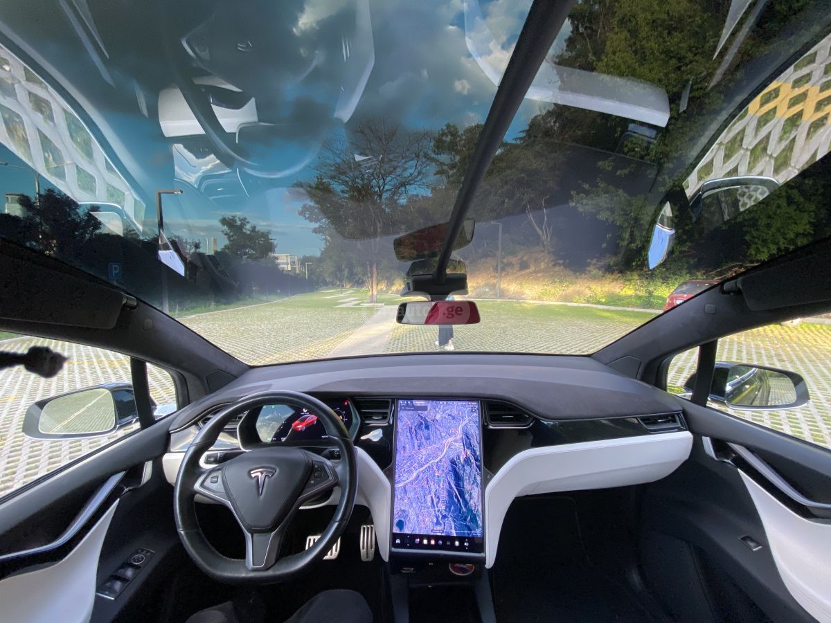 Tesla Model X 2020 — photo 2