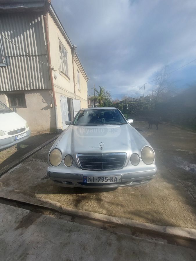 Mercedes-Benz E 220