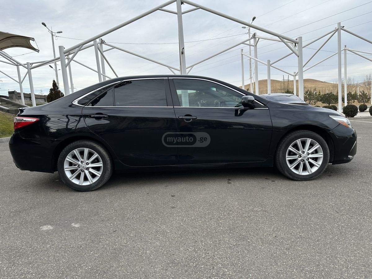 Toyota Camry 2015 — photo 2