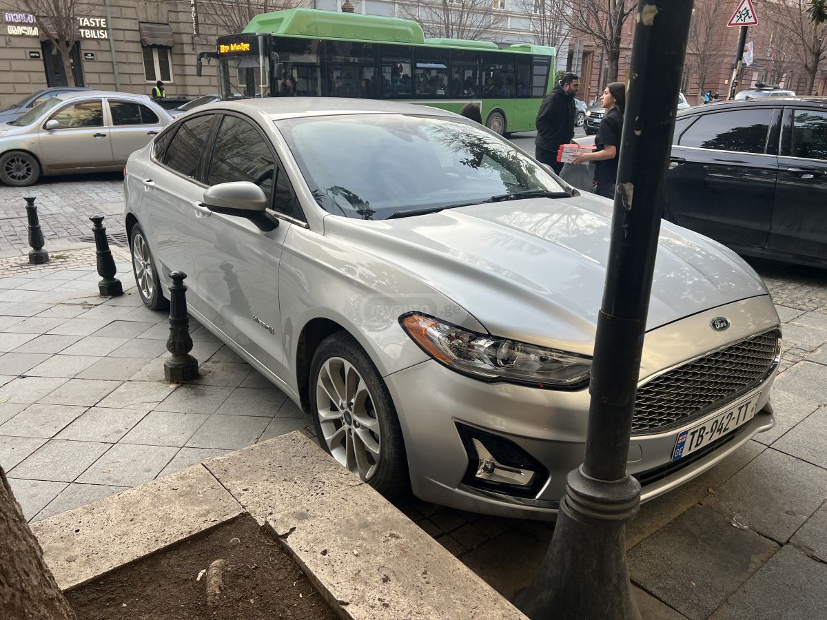 Ford Fusion 2019 — photo 2