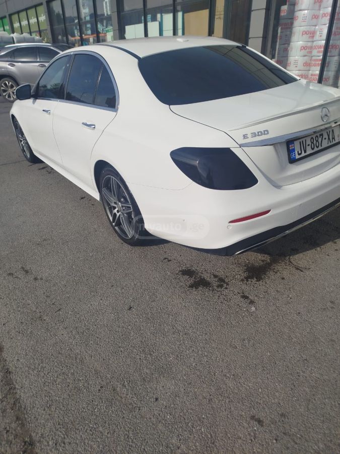 Mercedes-Benz E 300 2017 — photo 2