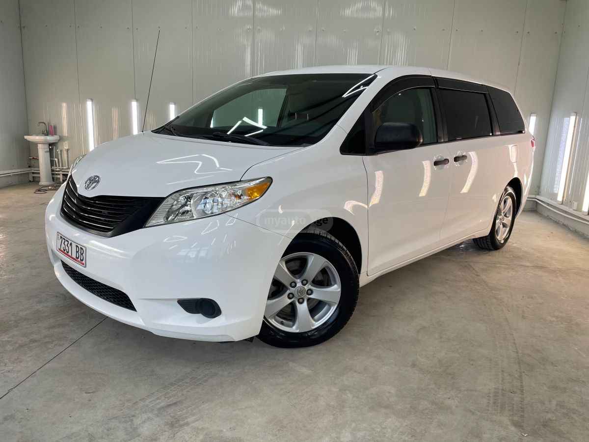 Toyota Sienna 2012 — photo 2