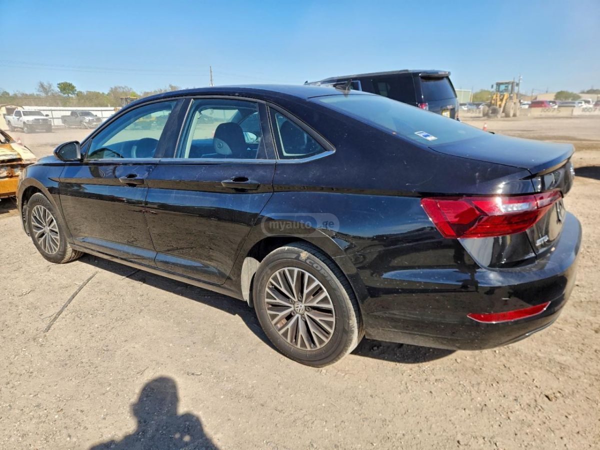 Volkswagen Jetta 2021 — photo 2