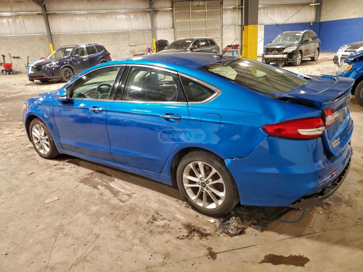 Ford Fusion 2019 — photo 2