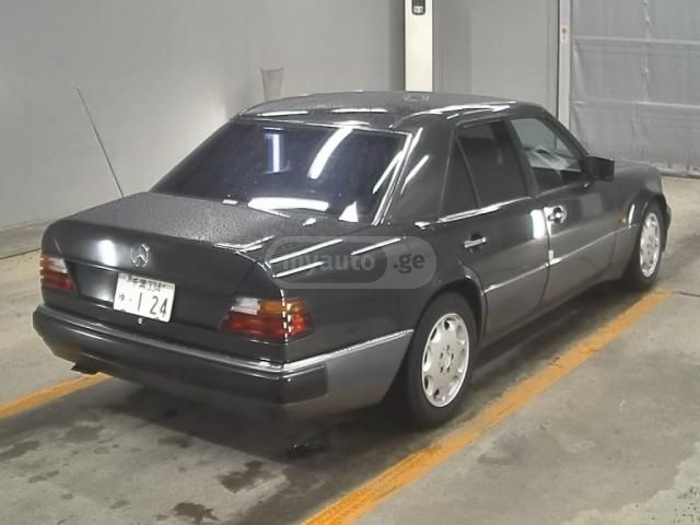 Mercedes-Benz E 500 1992 — photo 2