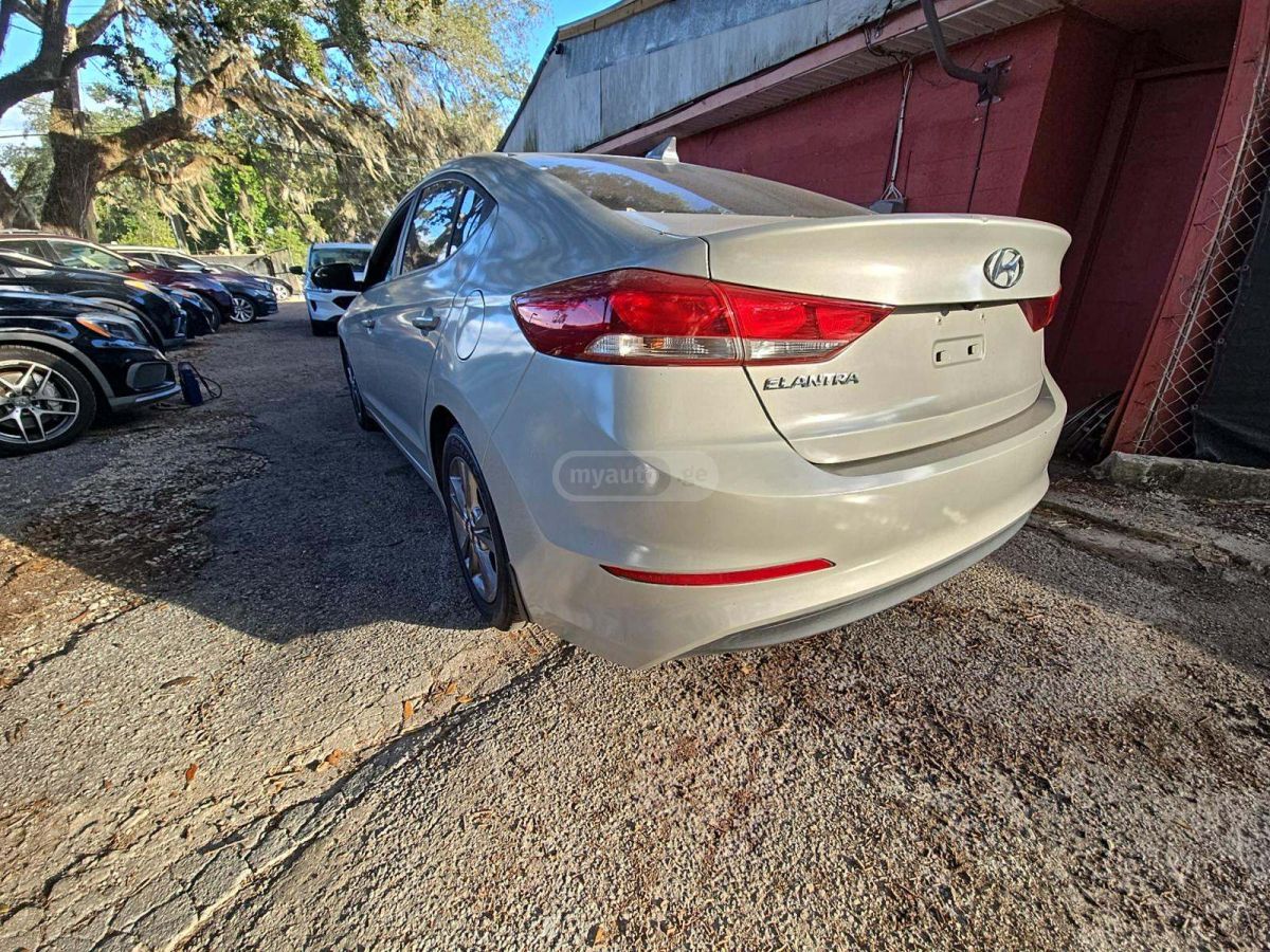 Hyundai Elantra 2017 — photo 2