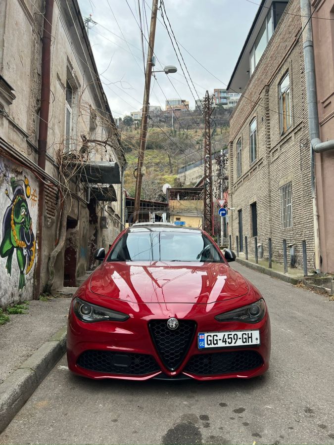 Alfa Romeo Giulia 2018 — photo 2