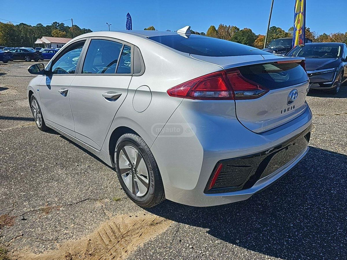 Hyundai Ioniq 2019 — photo 2