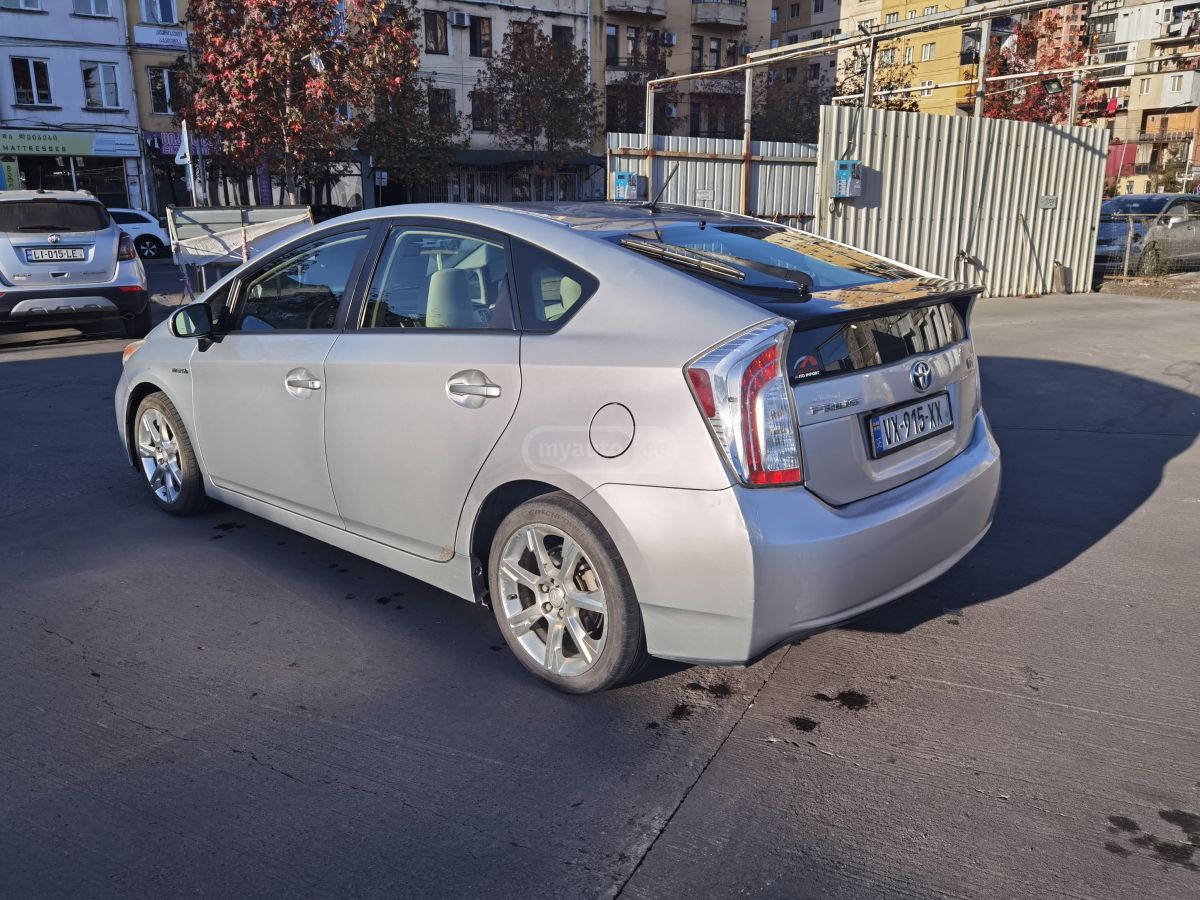 Toyota Prius 2014 — photo 2