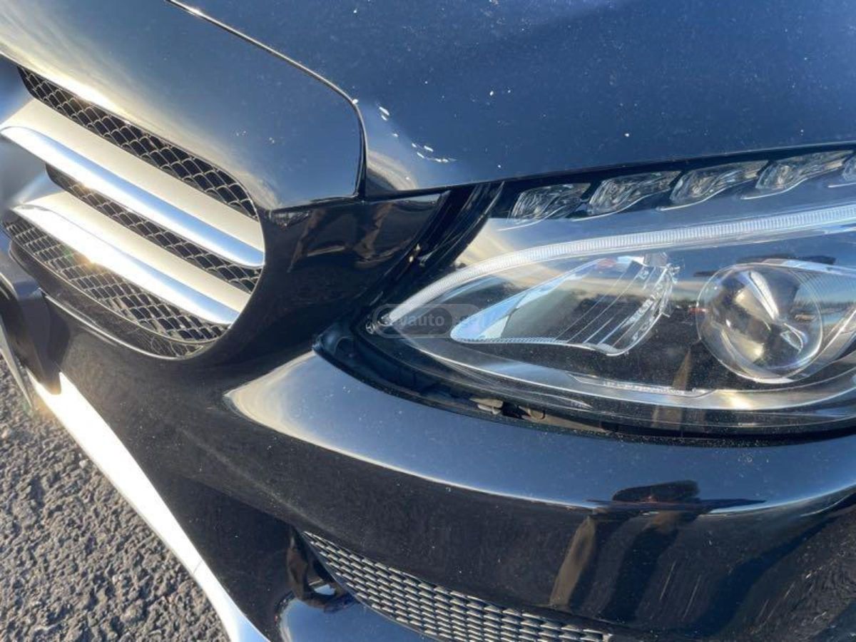 Mercedes-Benz C 300 2017 — photo 2