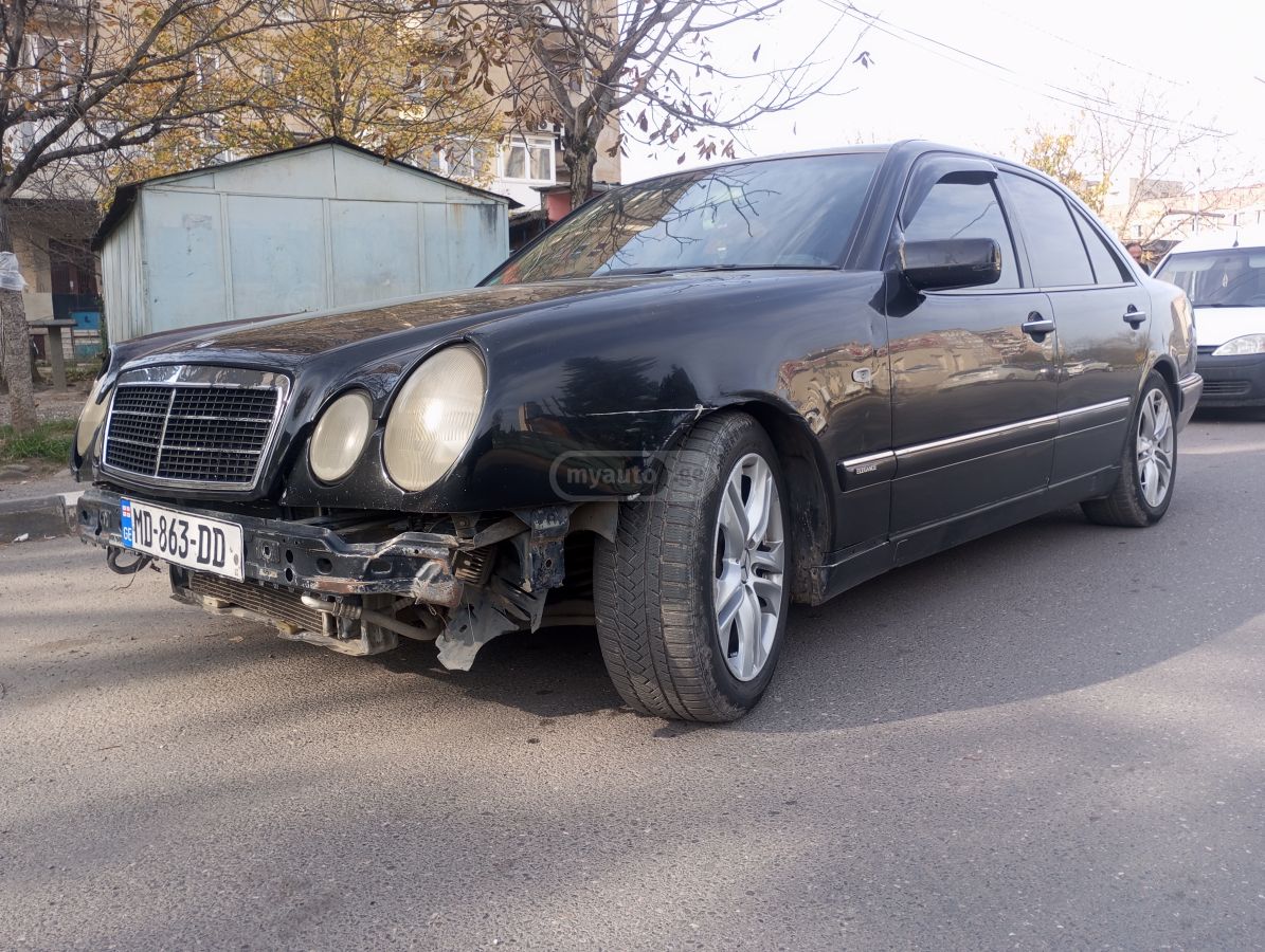 Mercedes-Benz E 210 1999 — photo 2