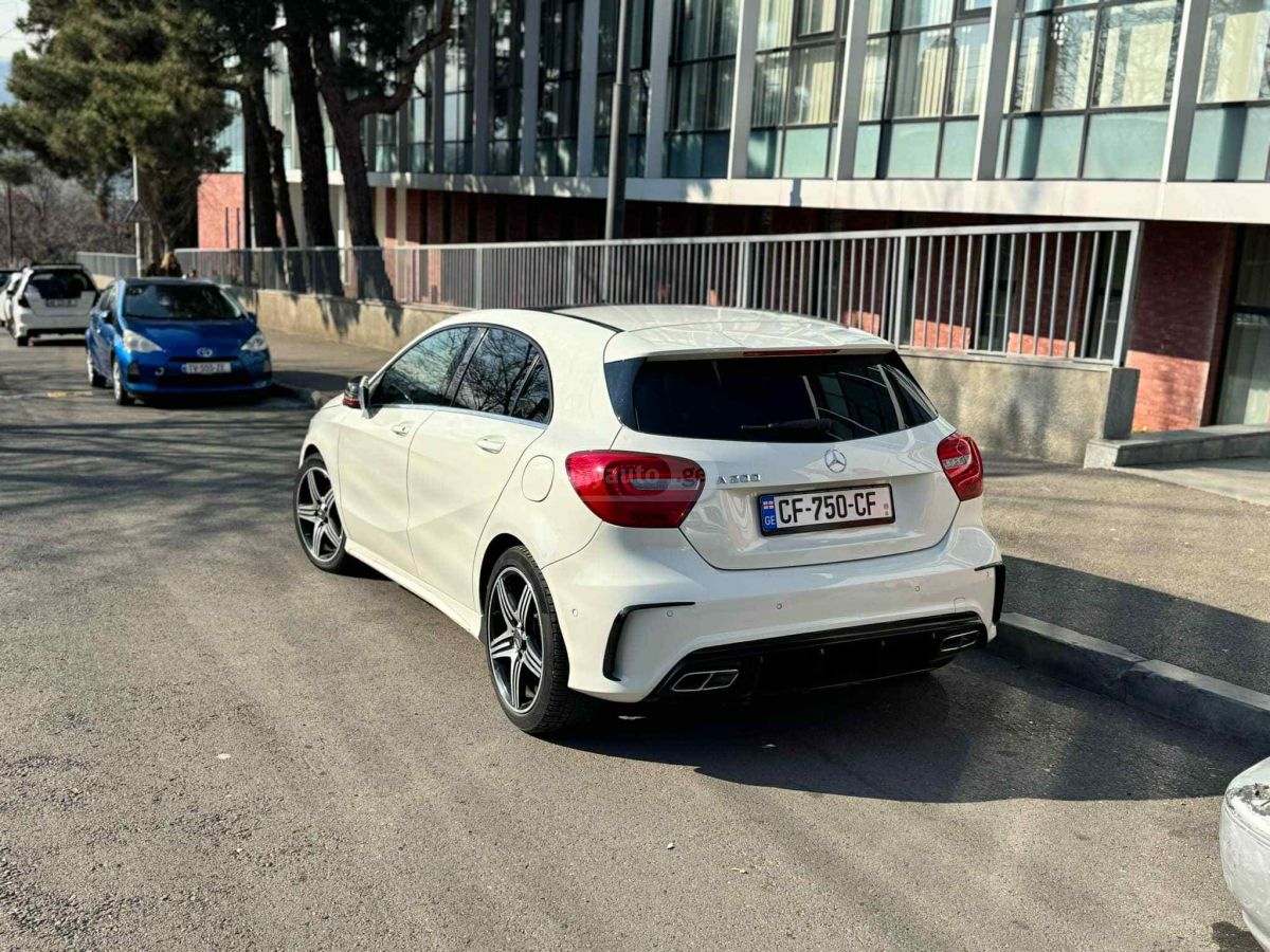 Mercedes-Benz A 200 2015 — photo 2