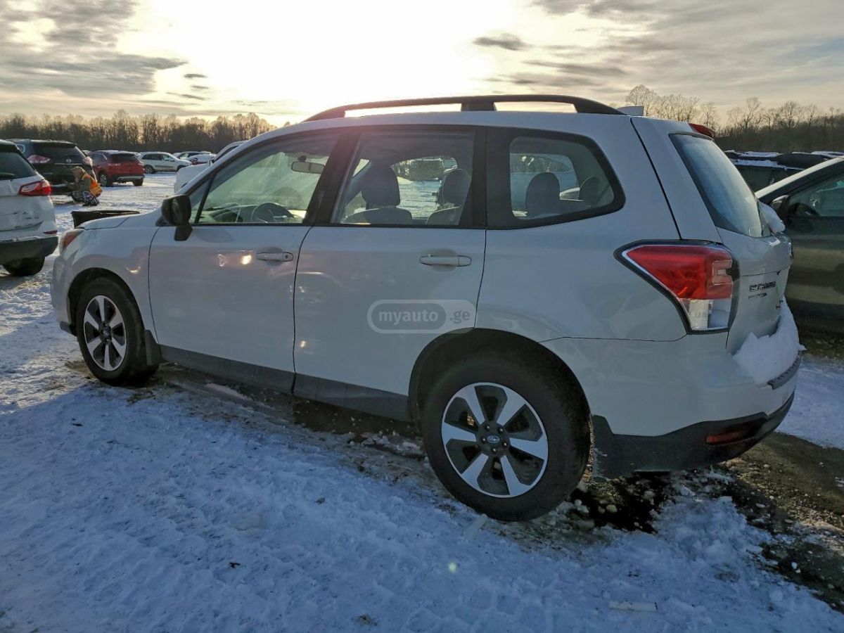 Subaru Forester 2018 — photo 2