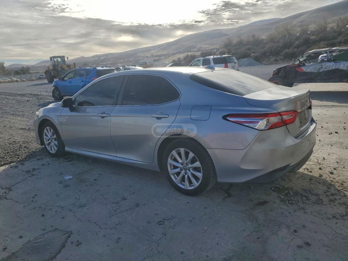 Toyota Camry 2019 — photo 2