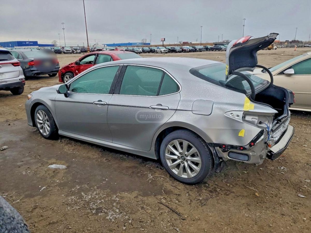 Toyota Camry 2018 — photo 2