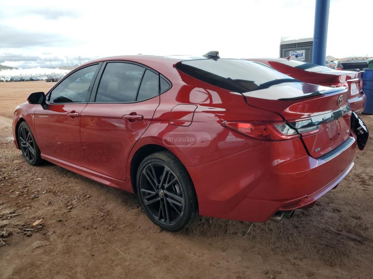 Toyota Camry 2025 — photo 2