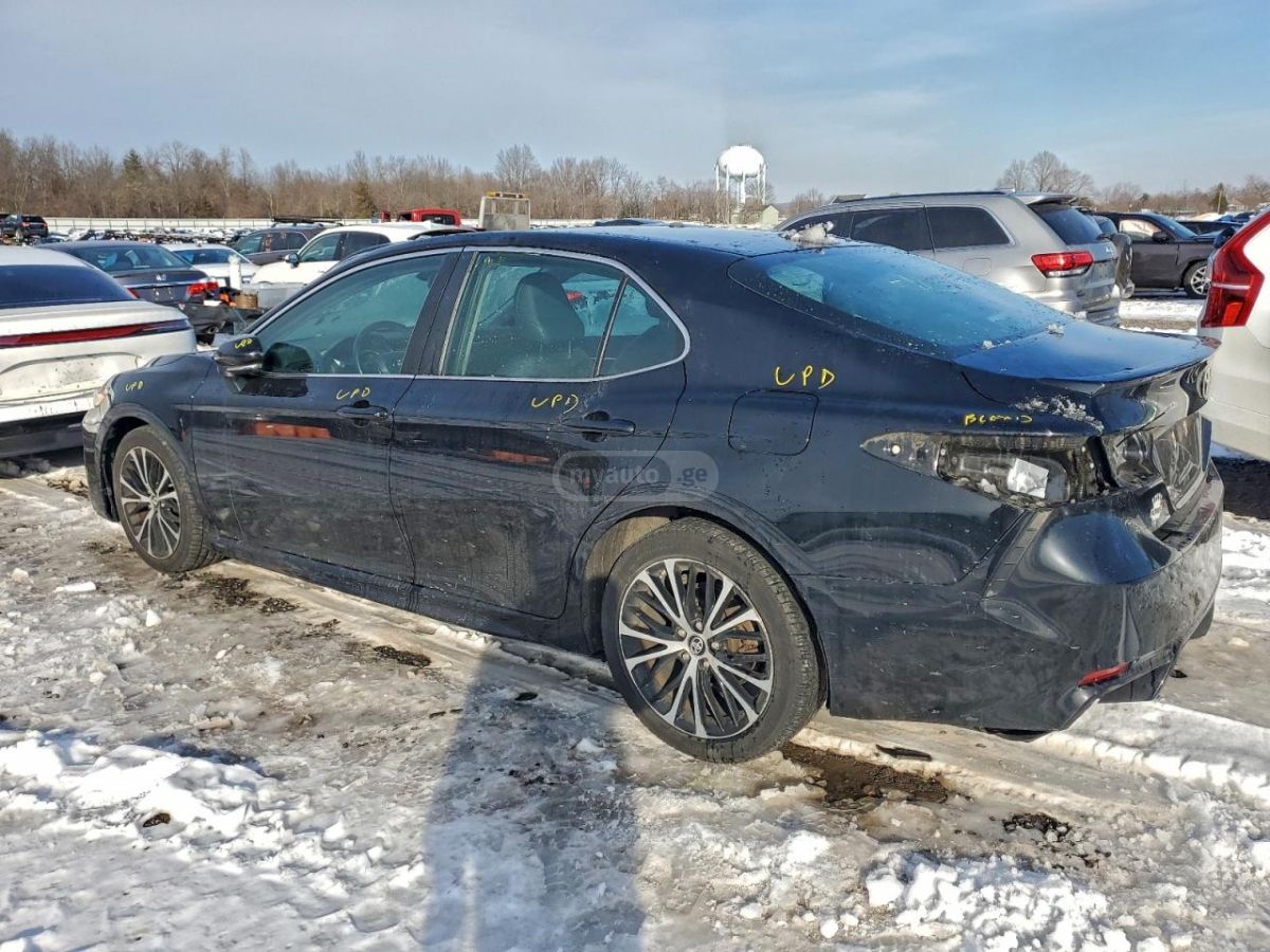 Toyota Camry 2019 — photo 2