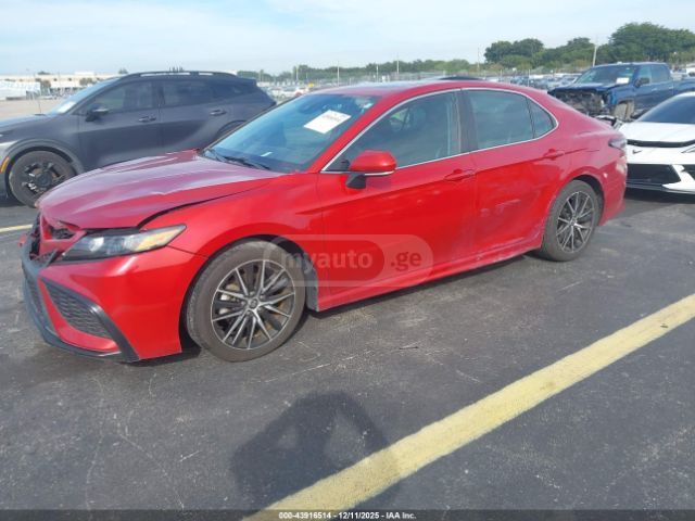 Toyota Camry 2022 — photo 2