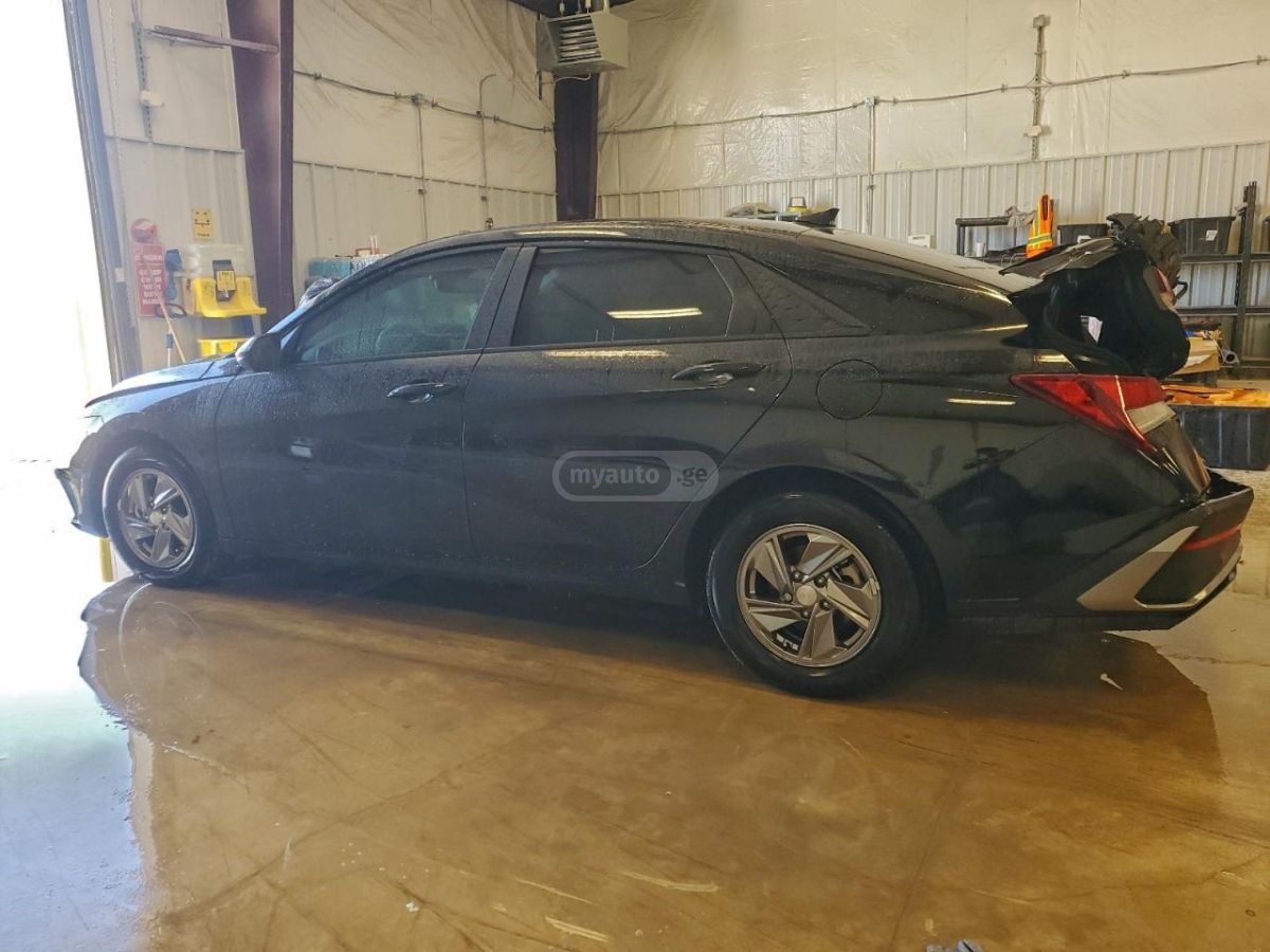 Hyundai Elantra 2025 — photo 2