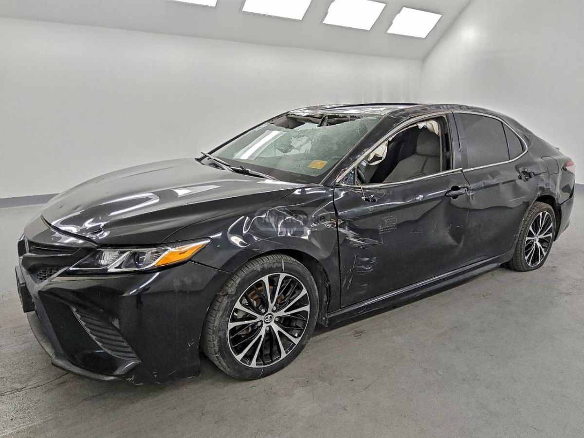 Toyota Camry 2019 — photo 2
