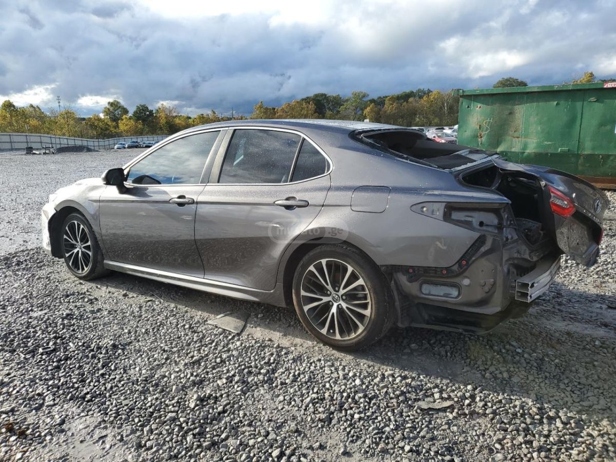 Toyota Camry 2018 — photo 2