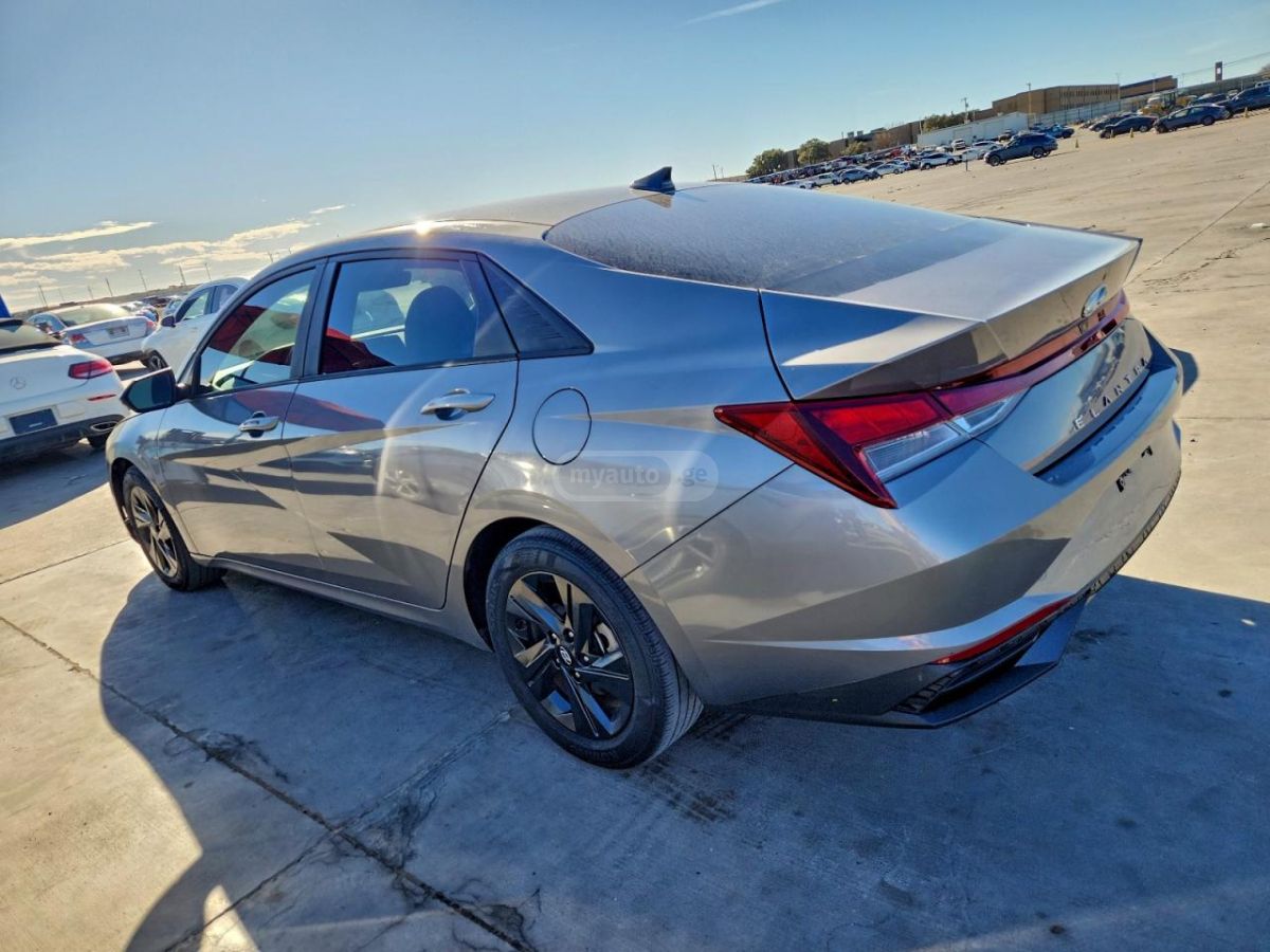 Hyundai Elantra 2022 — photo 2
