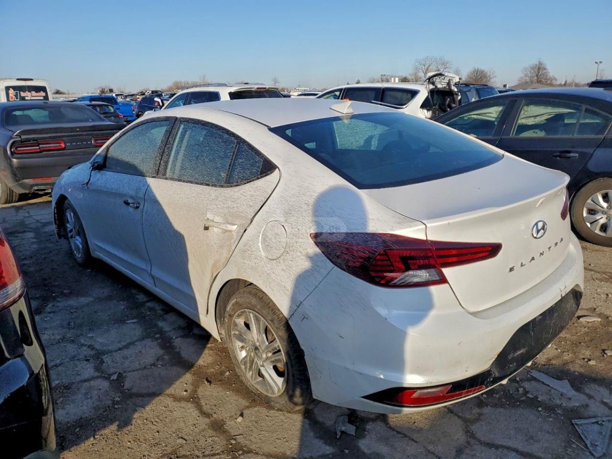 Hyundai Elantra 2020 — photo 2
