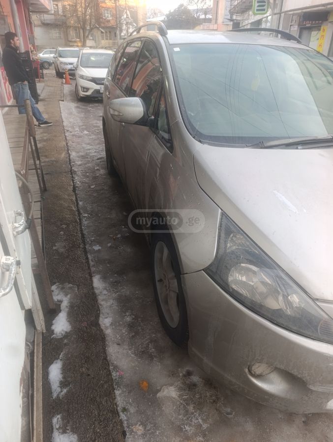Mitsubishi Grandis 2003 — photo 2