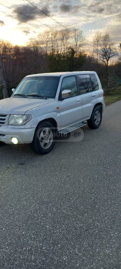 Mitsubishi Pajero IO 2001 — photo 2