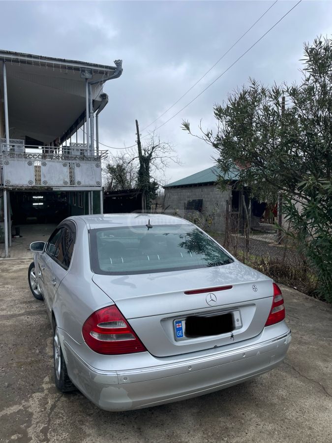 Mercedes-Benz E 240 2003 — photo 2