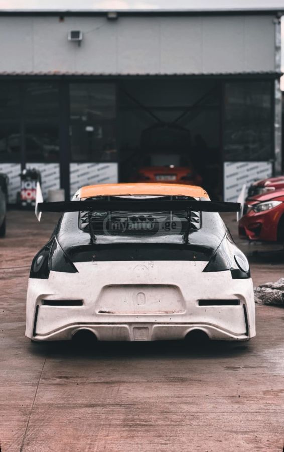 Nissan 350 Z 2005 — photo 2