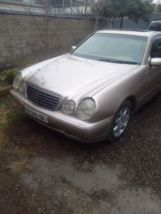 Mercedes-Benz E 320