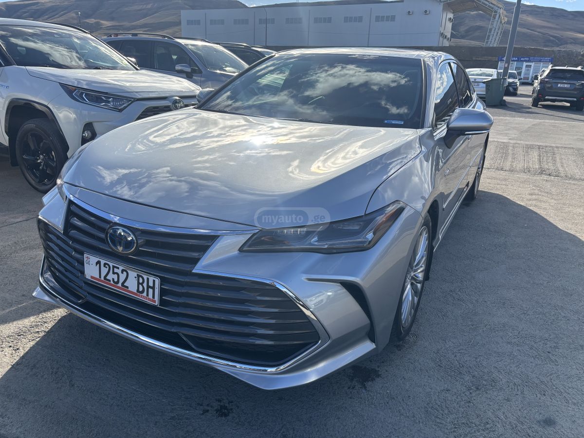 Toyota Avalon 2018 — photo 2