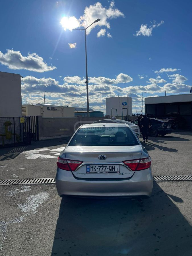 Toyota Camry 2017 — photo 2