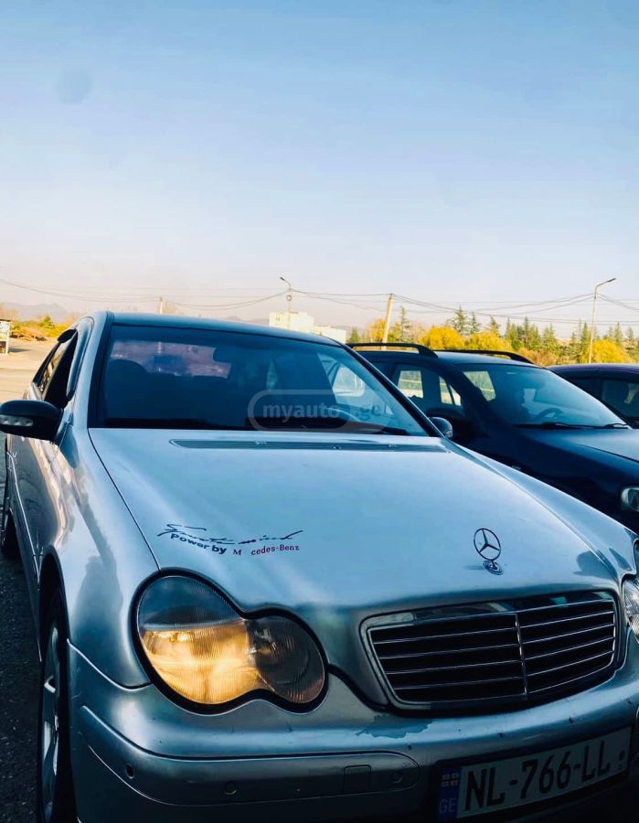 Mercedes-Benz C 200 2001 — photo 2