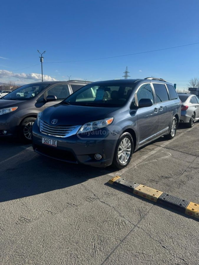 Toyota Sienna 2014 — photo 2