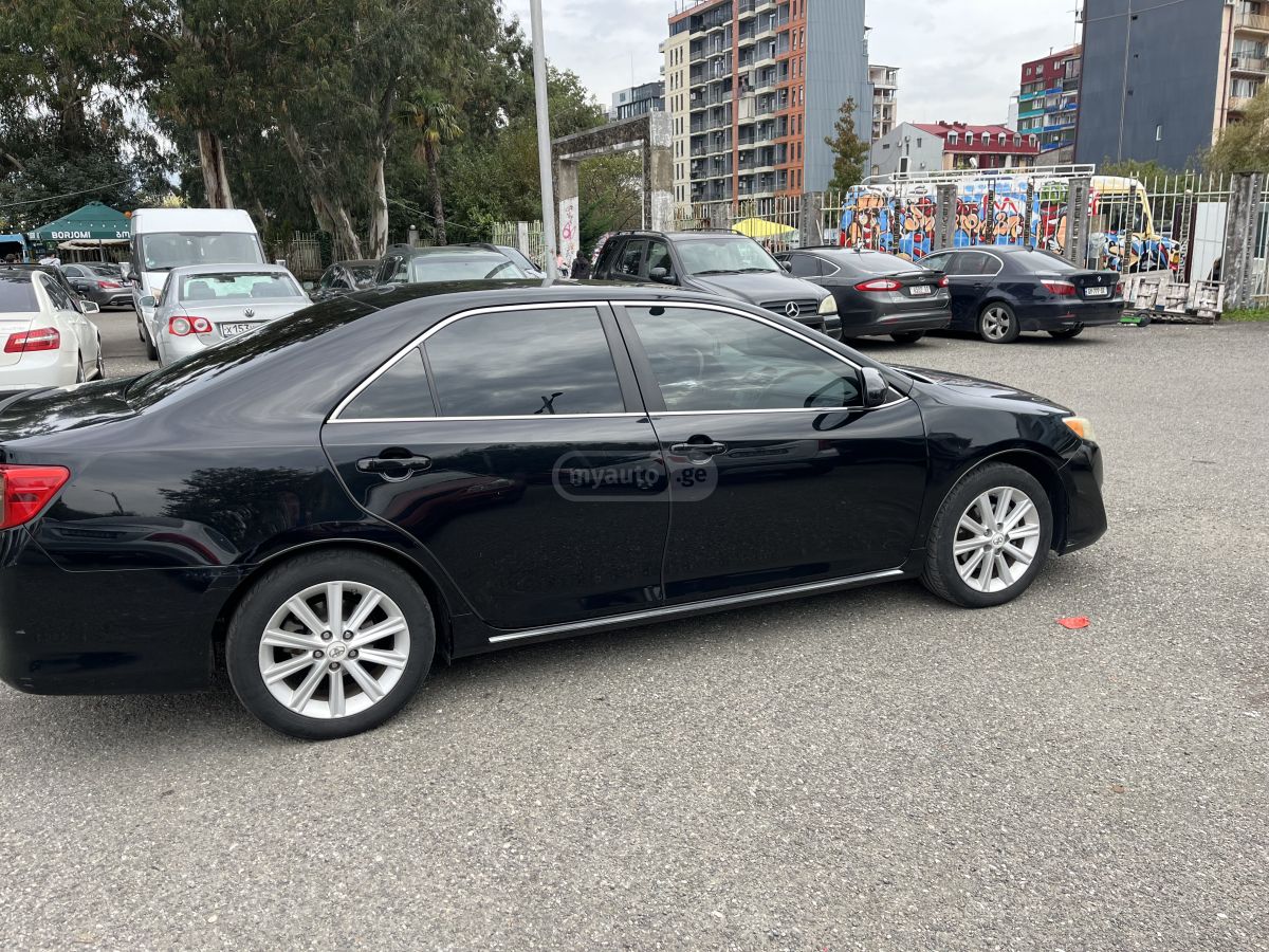 Toyota Camry 2013 — photo 2