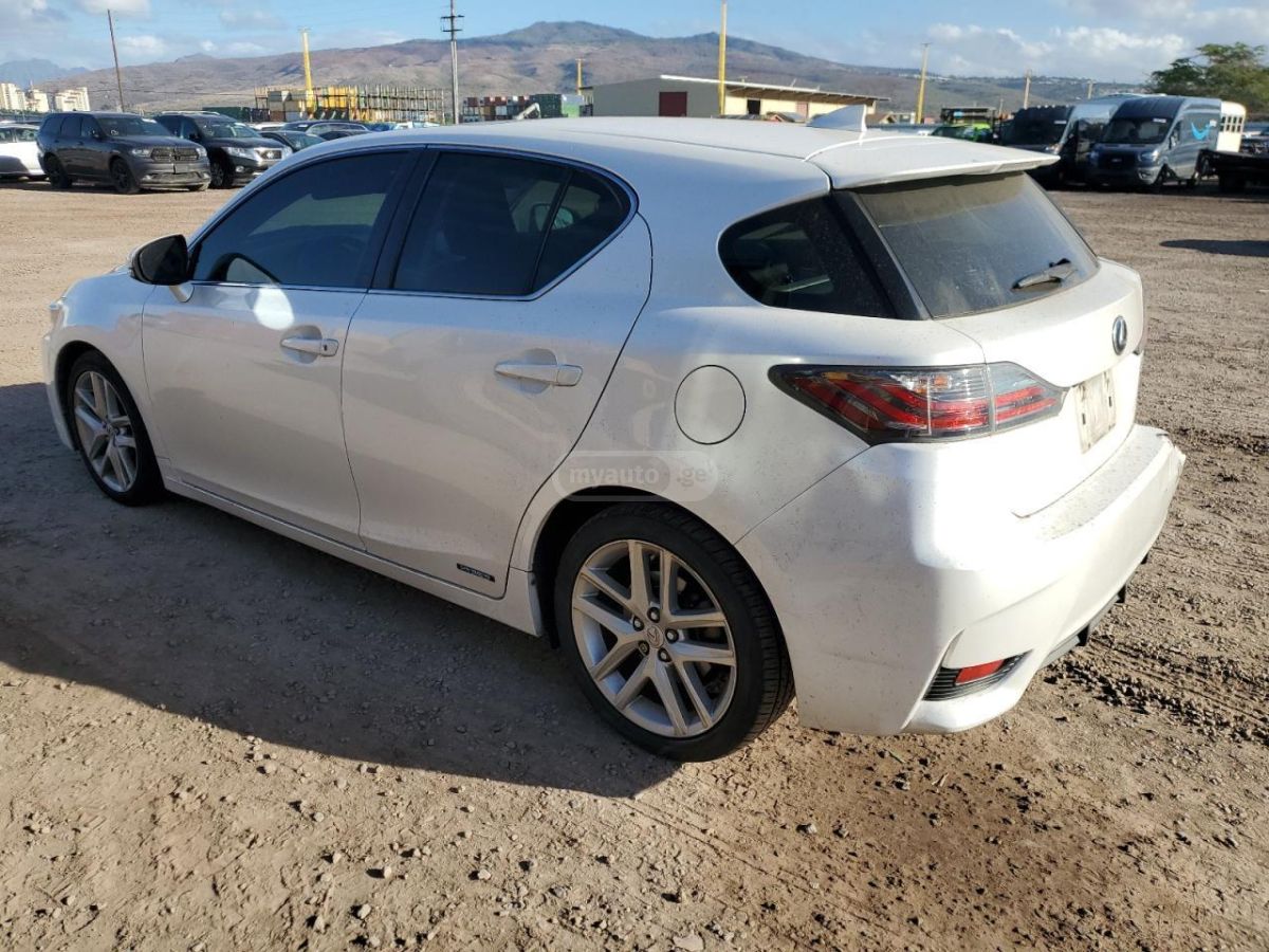 Lexus CT 200 h 2014 — photo 2