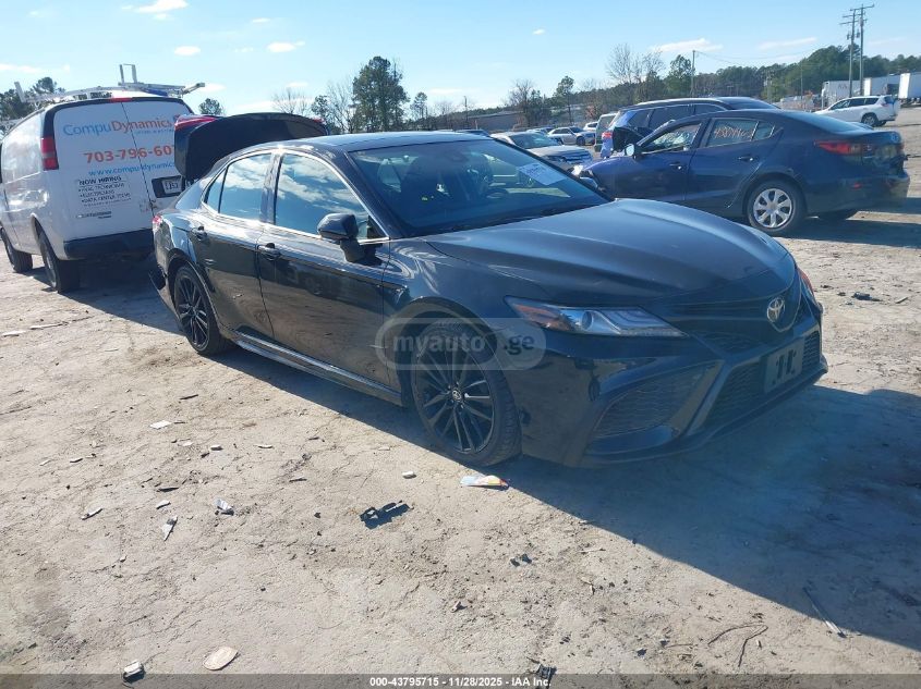 Toyota Camry 2021 — photo 2