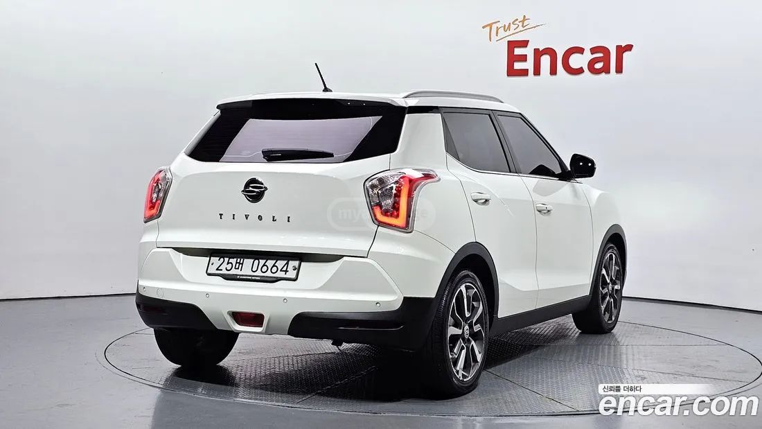 Ssangyong Tivoli 2016 — photo 2