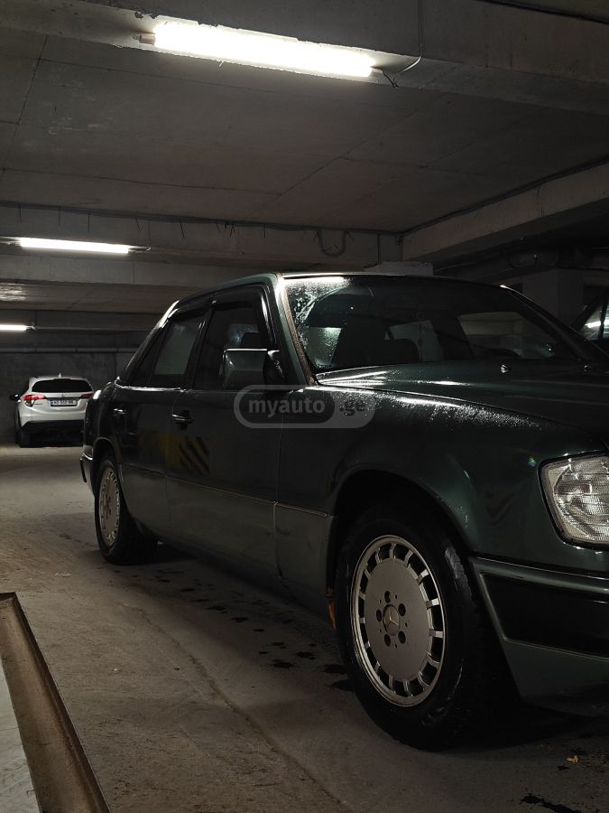 Mercedes-Benz E 250 1992 — photo 2