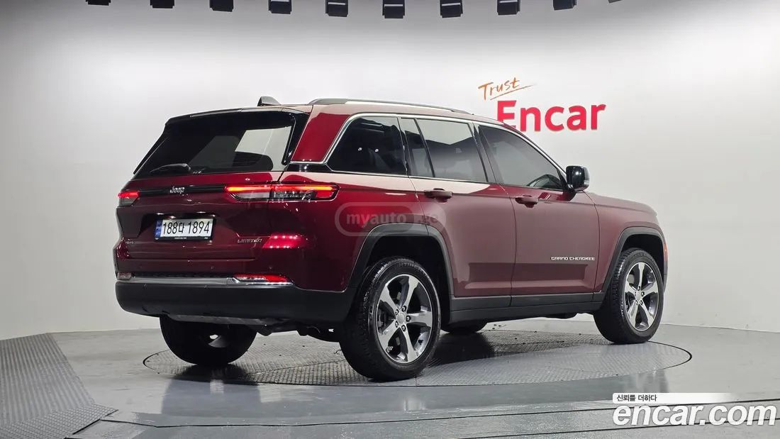 Jeep Grand Cherokee 2023 — photo 2