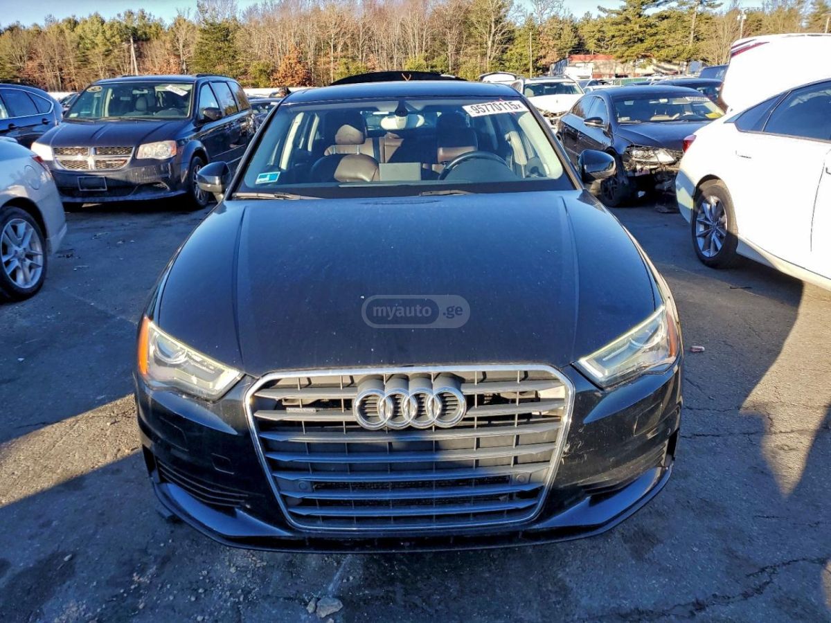Audi A3 2015 — photo 2