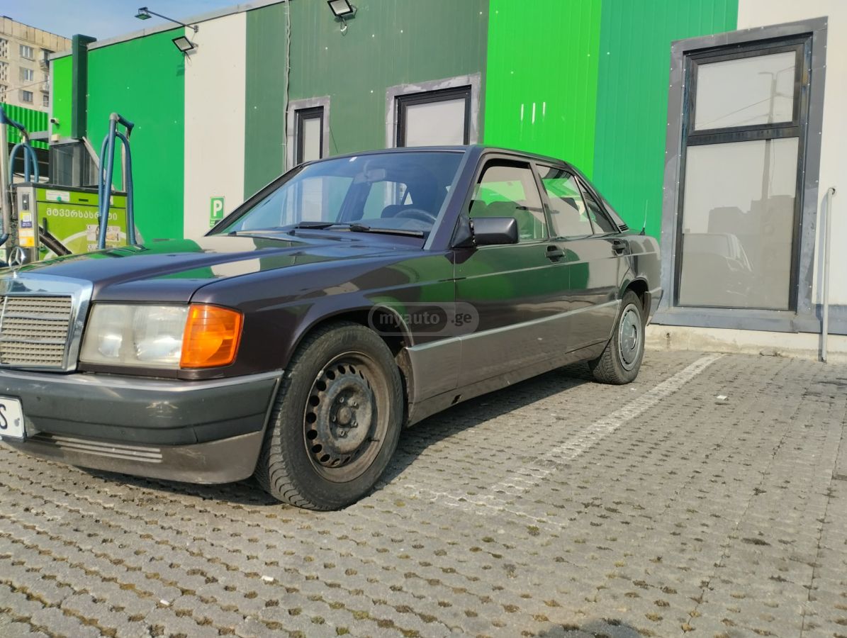 Mercedes-Benz E 190 1991 — photo 2
