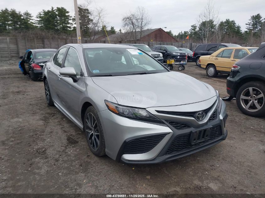Toyota Camry 2023 — photo 2