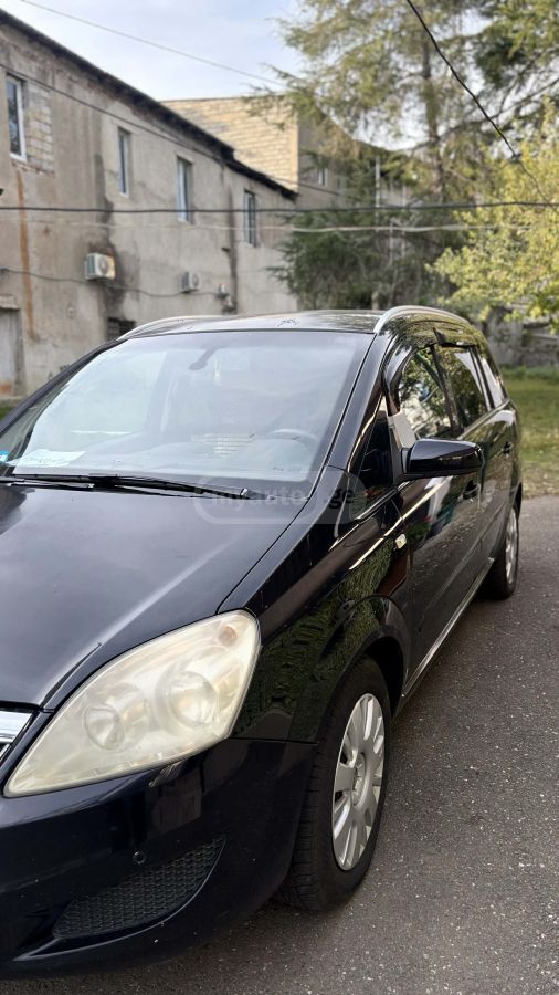 Opel Zafira 2009 — photo 2